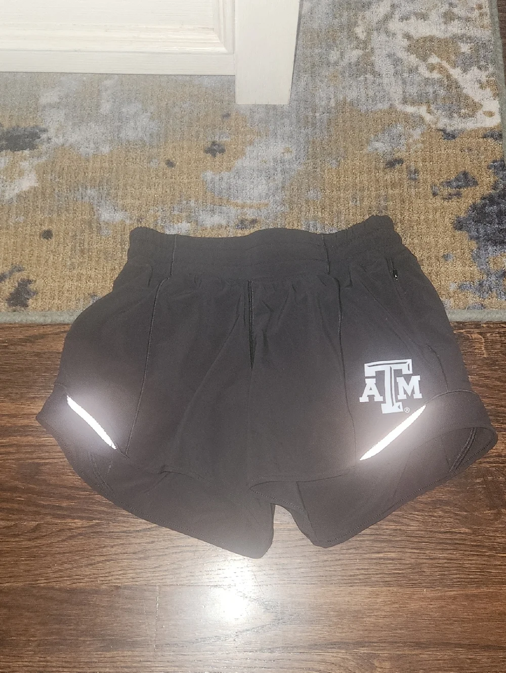 Lululemon Shorts Size 4 - Picture 1 of 4